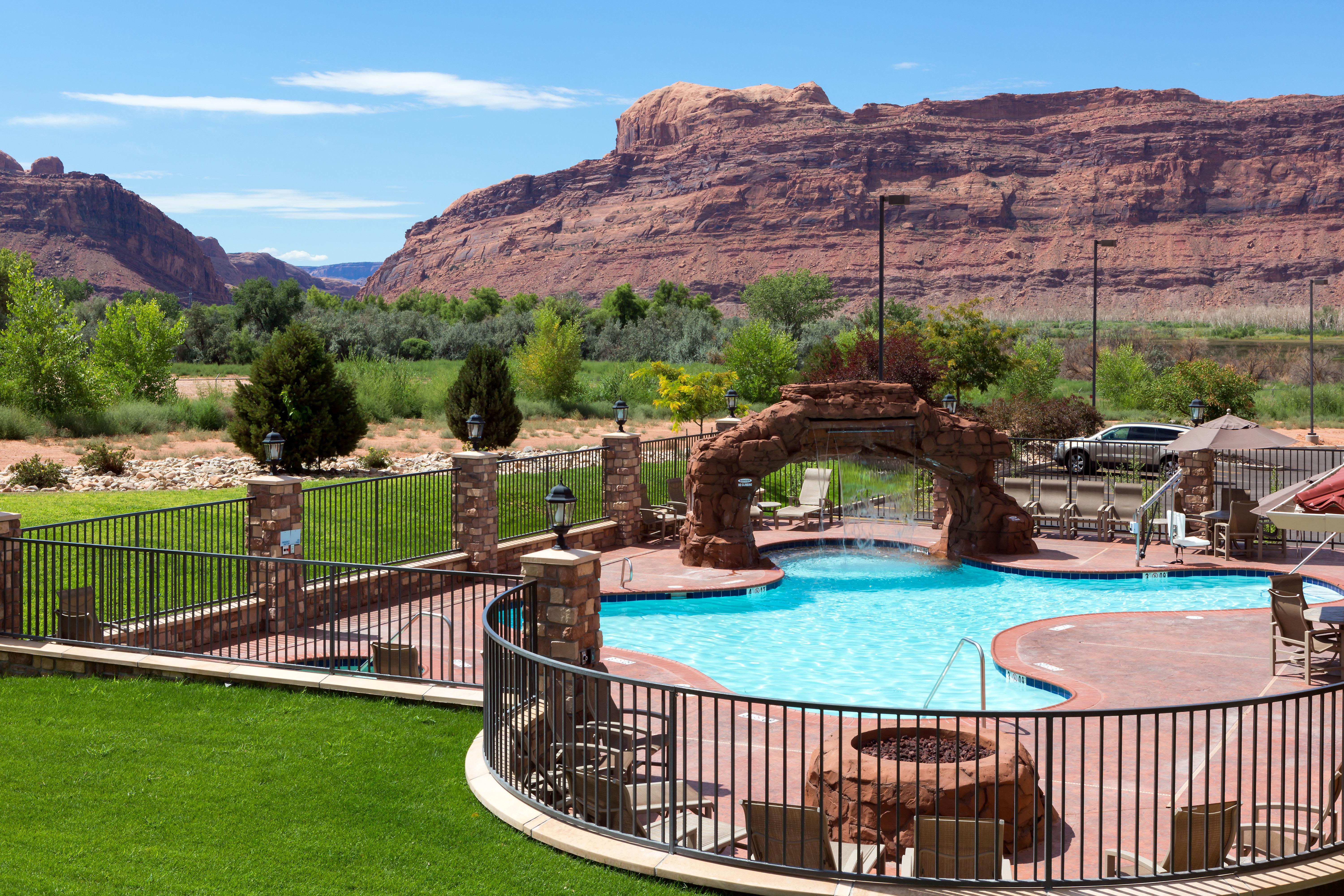 Holiday Inn Express Hotel & Suites Moab, An Ihg Hotel Exterior photo